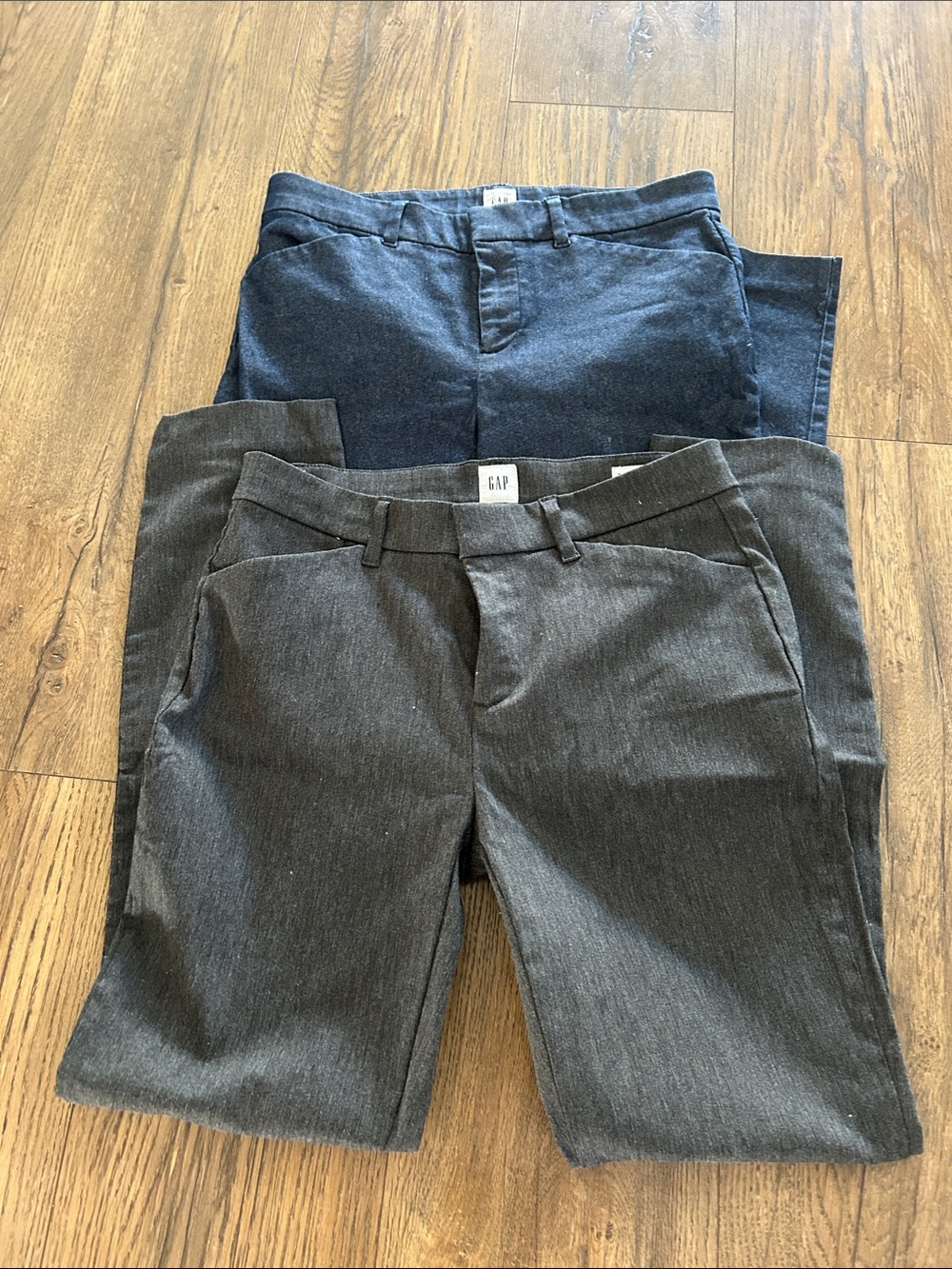 2 pair GAP Woman’s  Sigature Skinny Ankle pants